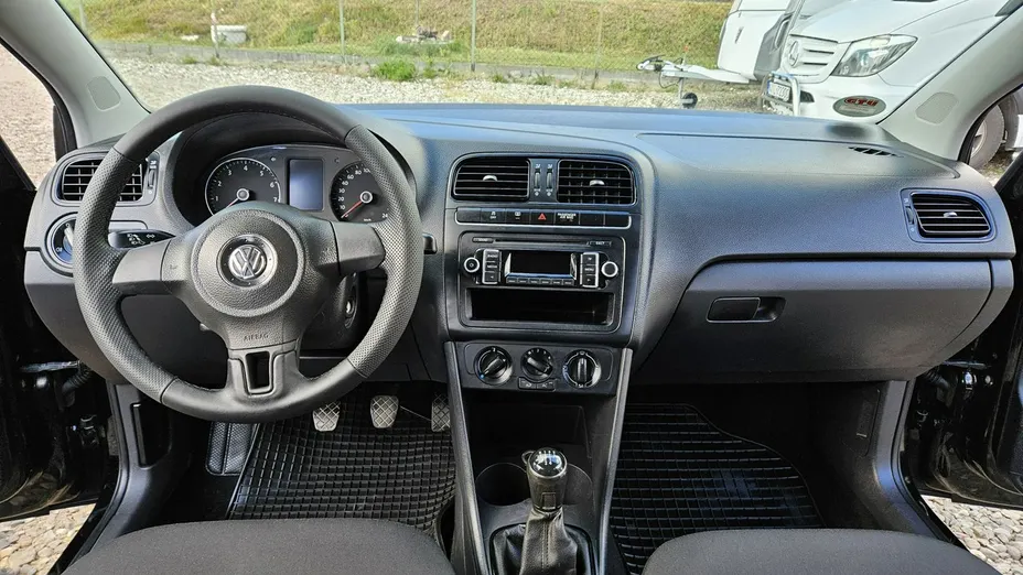 VOLKSWAGEN Polo -