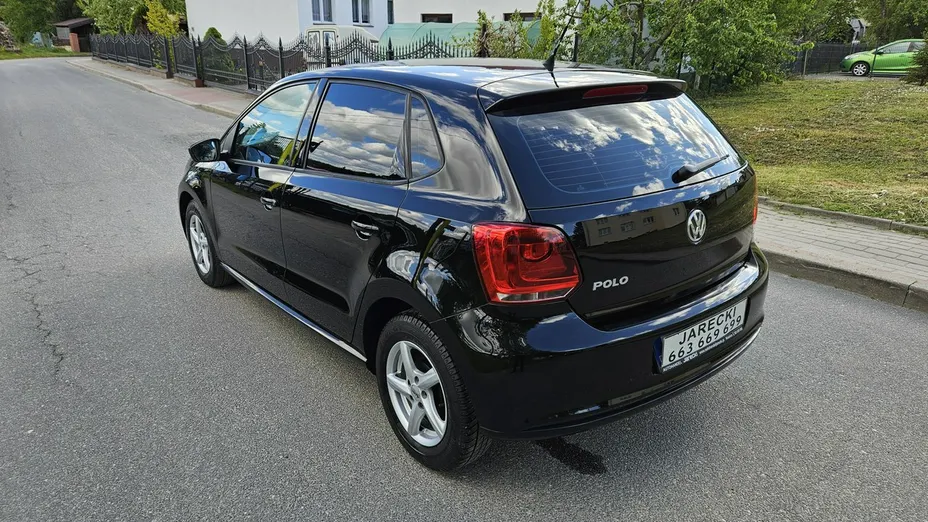 VOLKSWAGEN Polo -