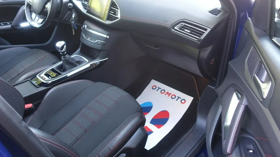 PEUGEOT 308 -