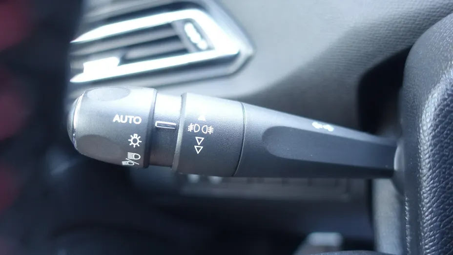PEUGEOT 308 -