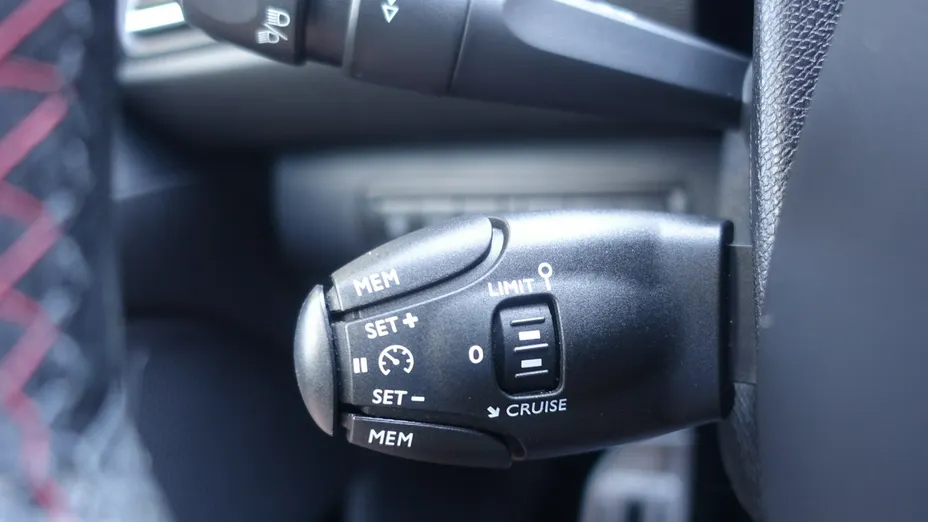 PEUGEOT 308 -
