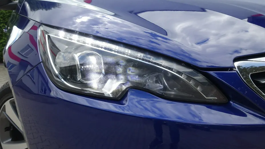PEUGEOT 308 -
