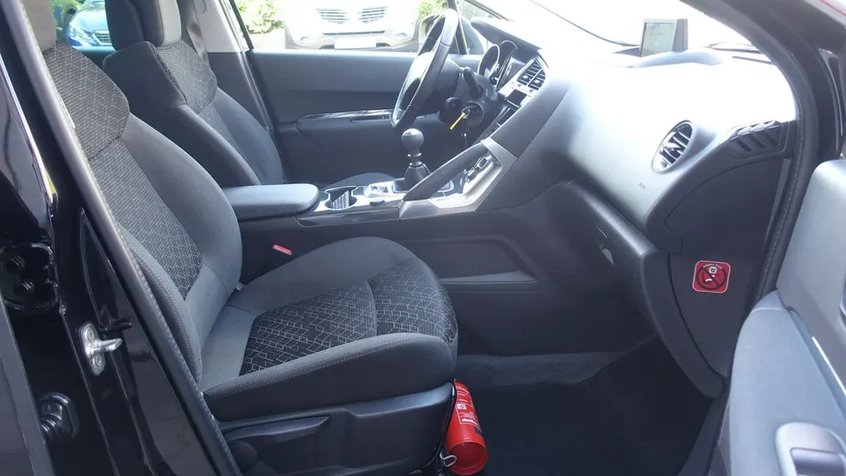 PEUGEOT 3008 -