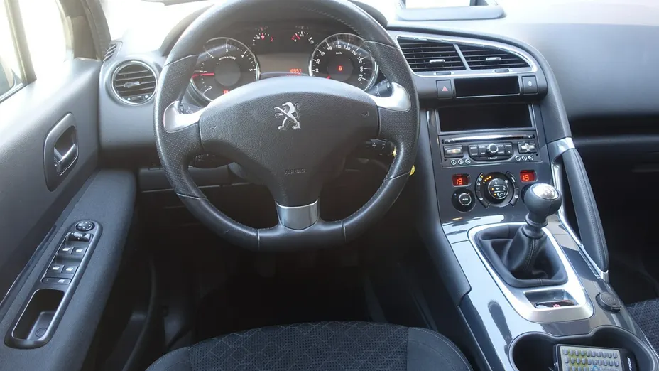 PEUGEOT 3008 -