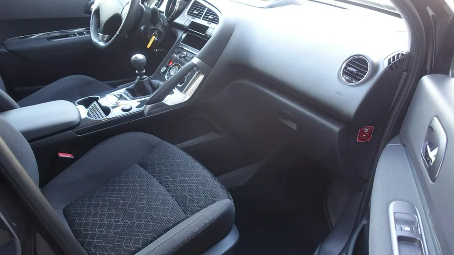 PEUGEOT 3008 -