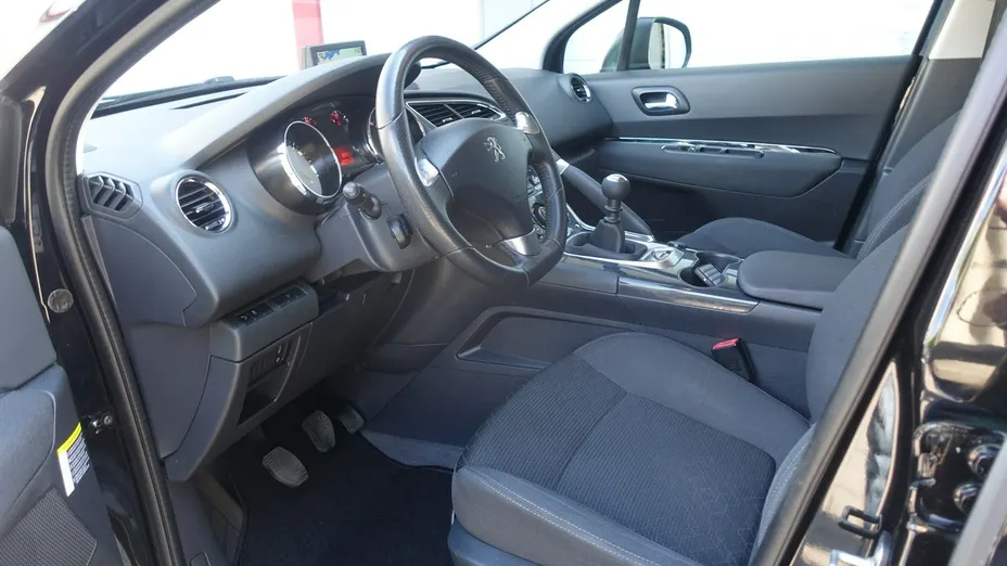 PEUGEOT 3008 -