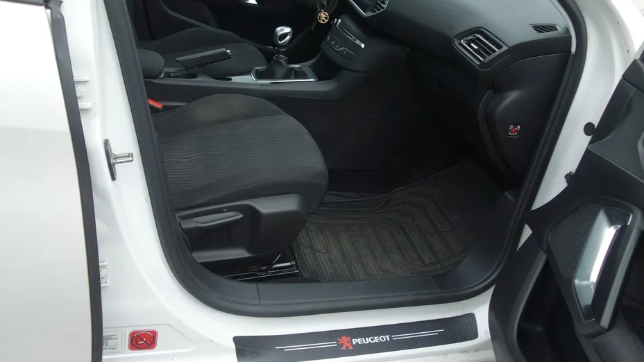 PEUGEOT 308 -