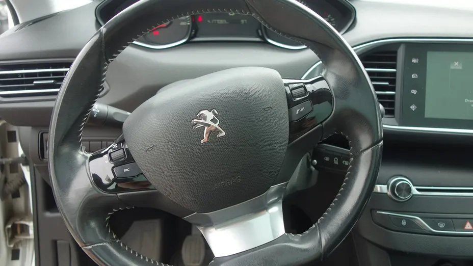 PEUGEOT 308 -