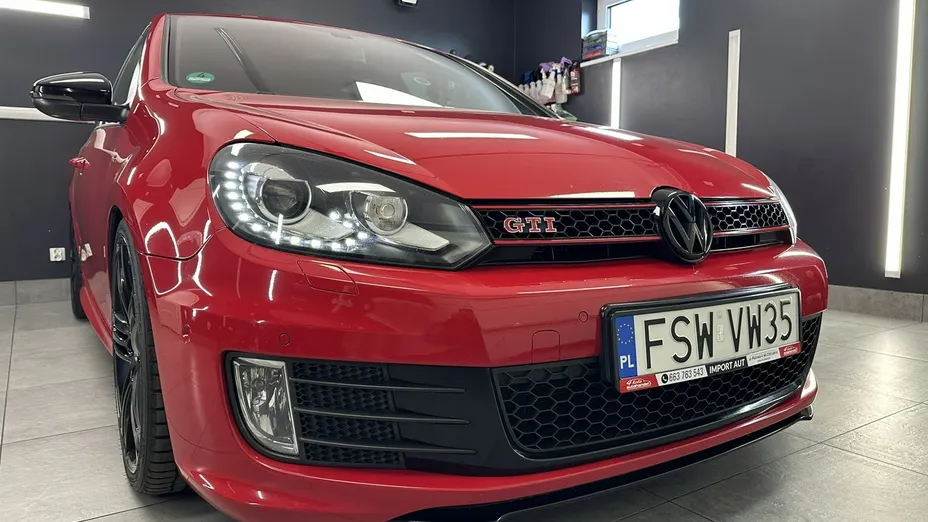 VOLKSWAGEN Golf -