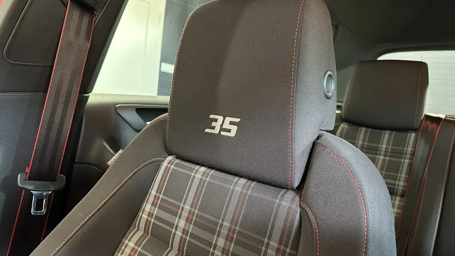 VOLKSWAGEN Golf -