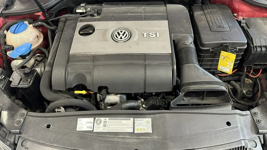 VOLKSWAGEN Golf -