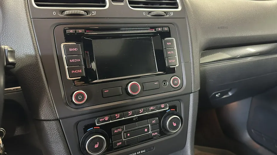 VOLKSWAGEN Golf -
