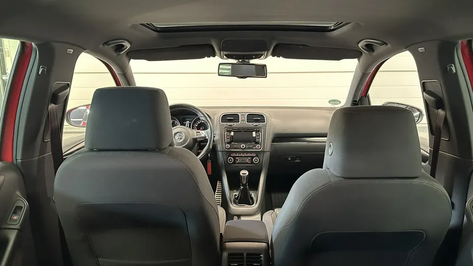 VOLKSWAGEN Golf -