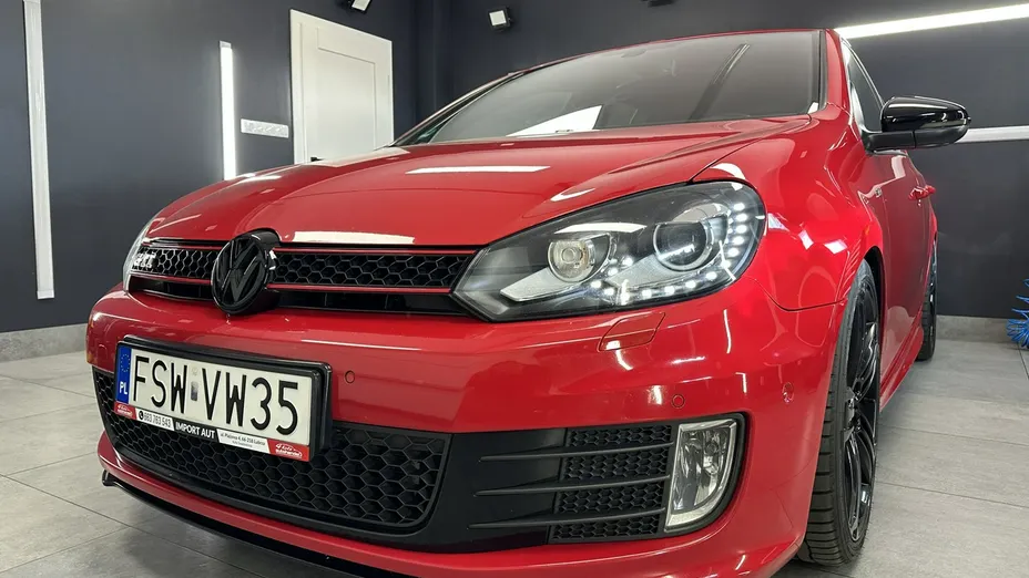 VOLKSWAGEN Golf -