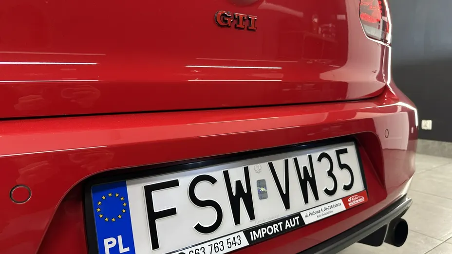 VOLKSWAGEN Golf -