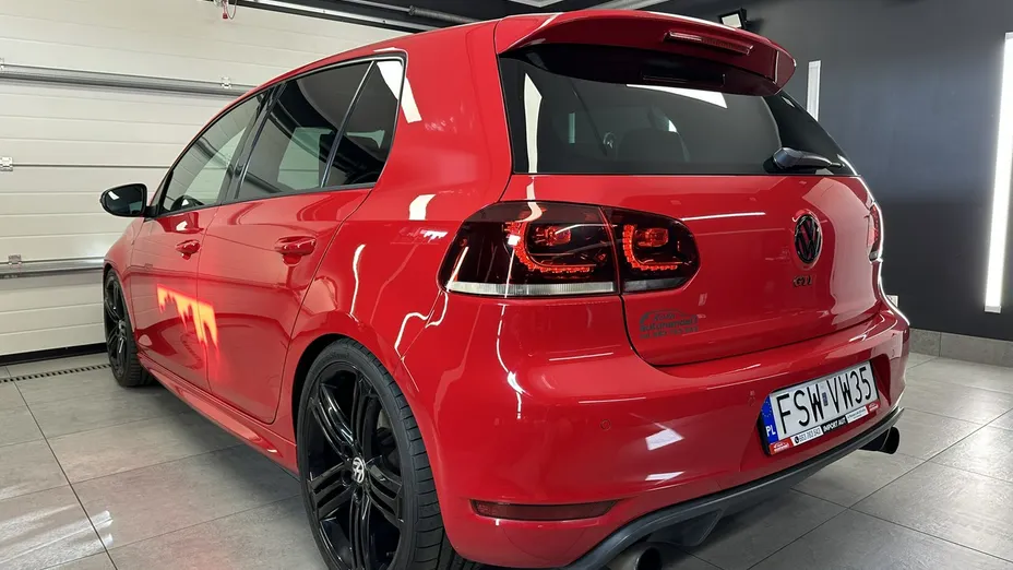 VOLKSWAGEN Golf -