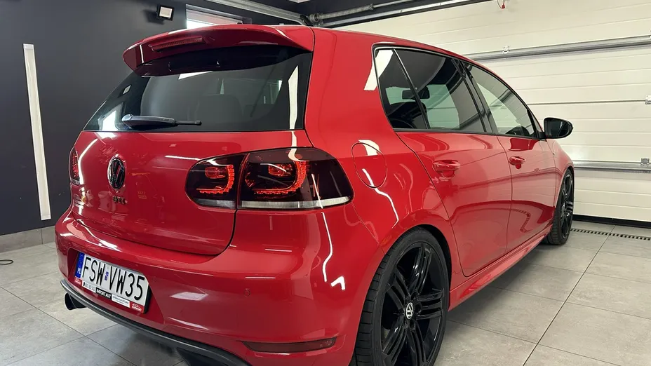 VOLKSWAGEN Golf -