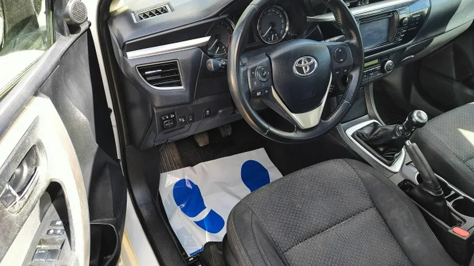 TOYOTA Corolla -