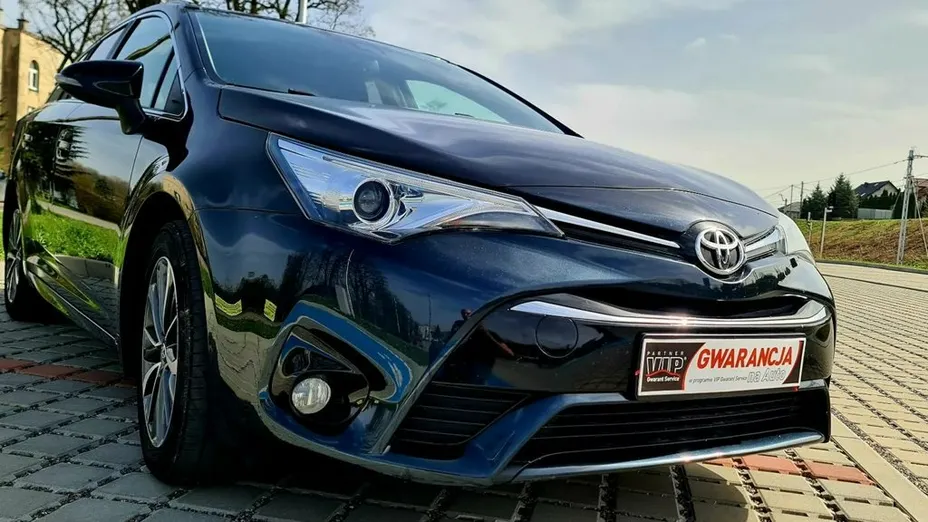 TOYOTA Avensis -