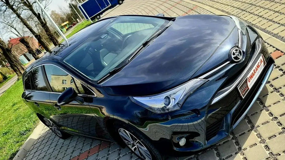 TOYOTA Avensis -