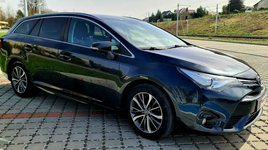 TOYOTA Avensis -