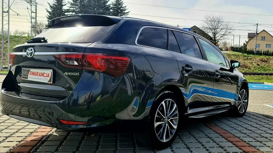 TOYOTA Avensis -