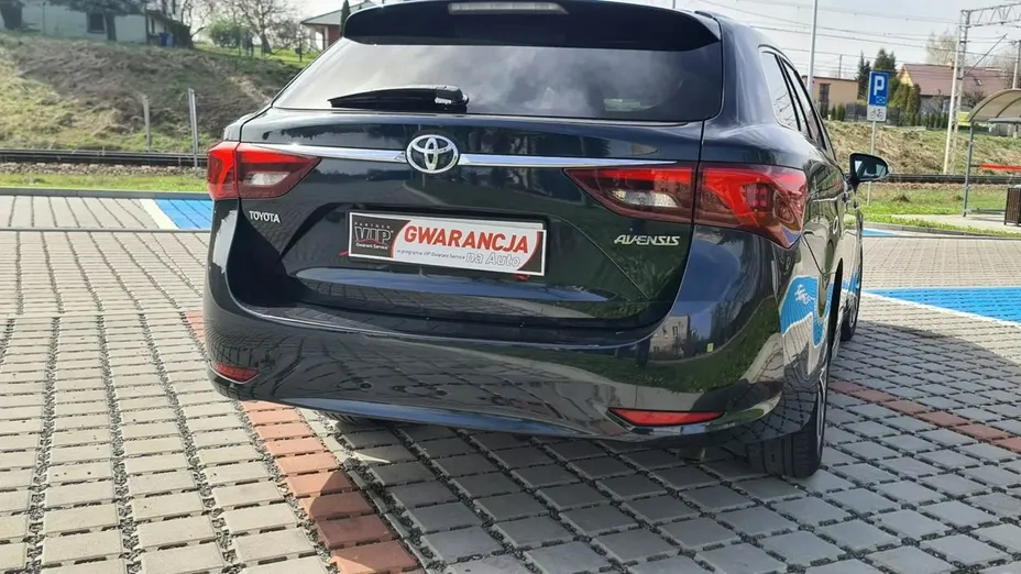 TOYOTA Avensis -