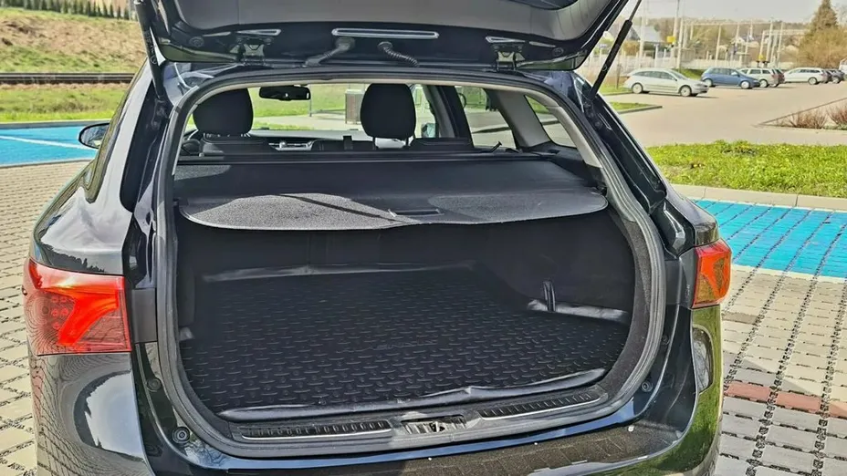 TOYOTA Avensis -