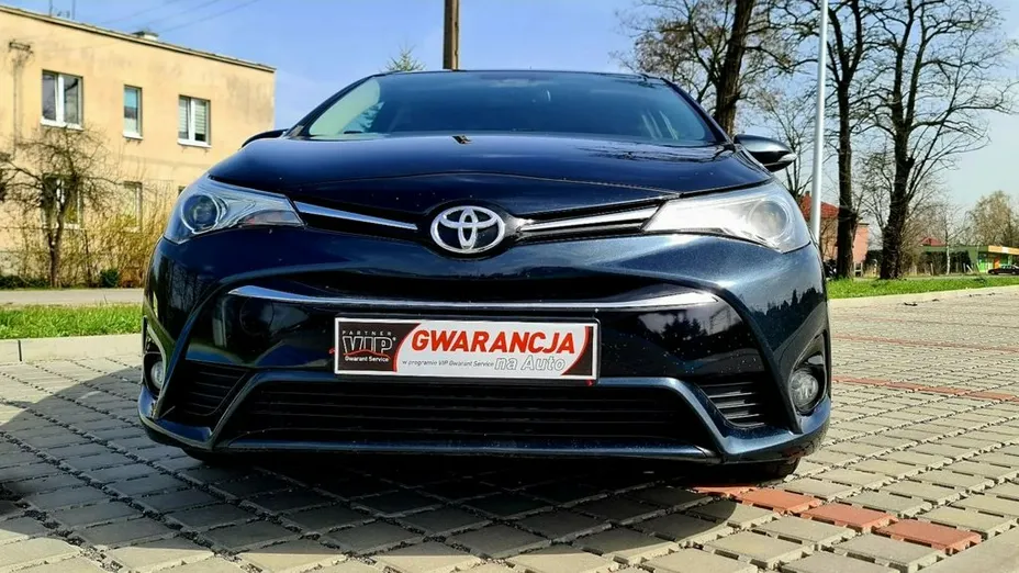 TOYOTA Avensis -