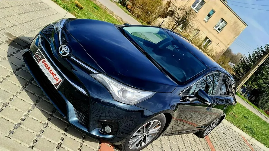 TOYOTA Avensis -