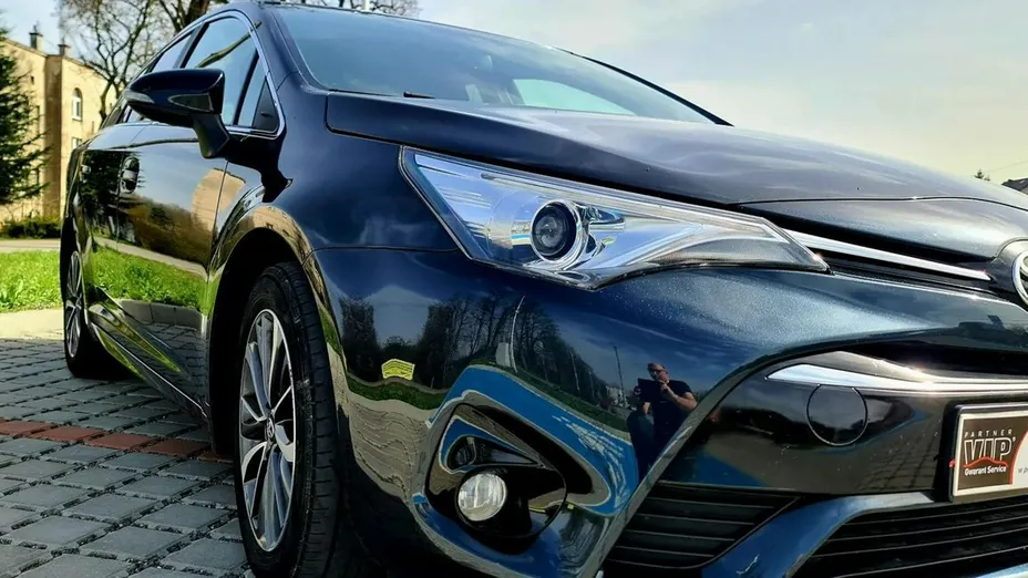 TOYOTA Avensis -
