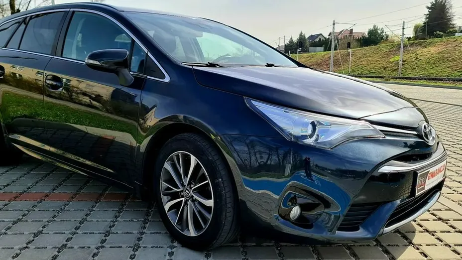 TOYOTA Avensis -
