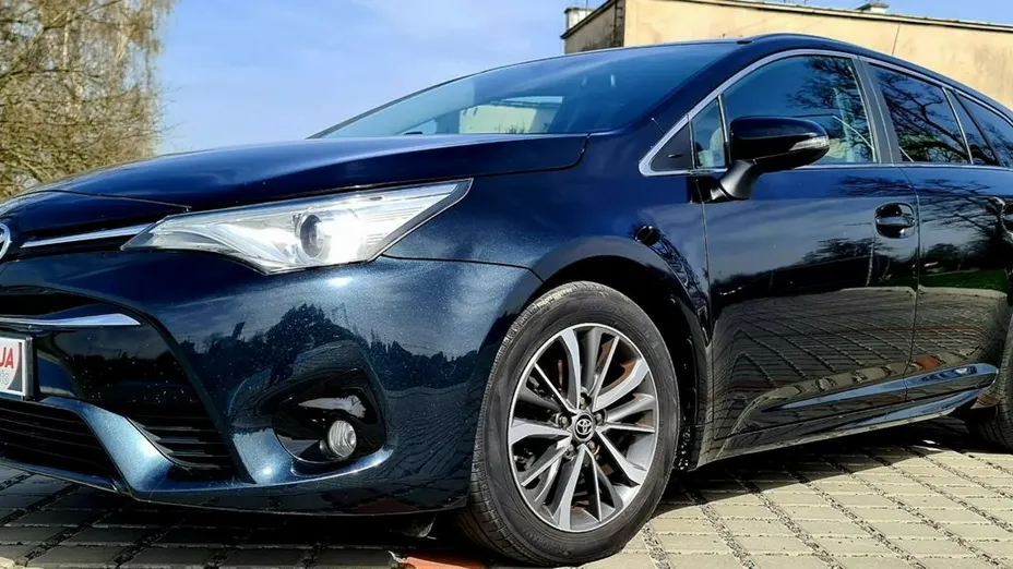 TOYOTA Avensis -