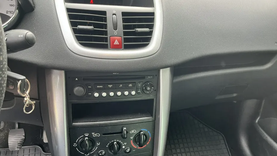 PEUGEOT 207 -