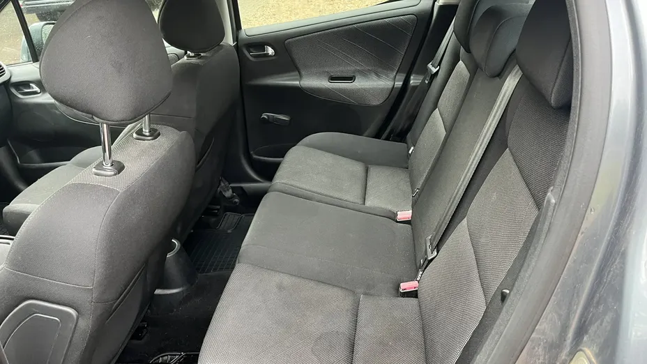 PEUGEOT 207 -