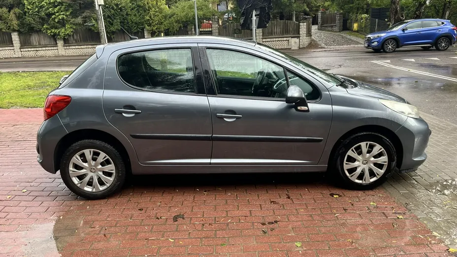 PEUGEOT 207 -