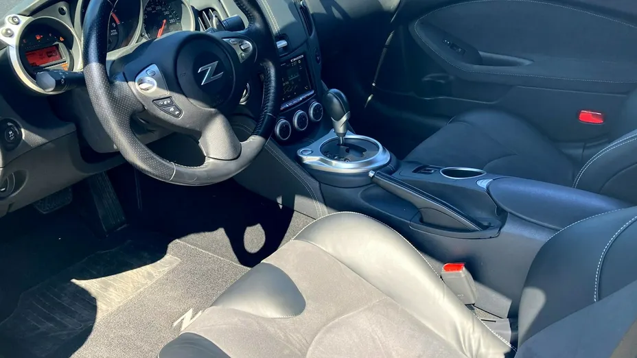 NISSAN 370 Z -