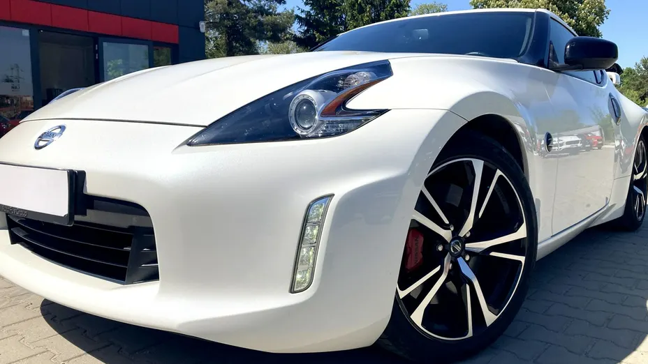 NISSAN 370 Z -