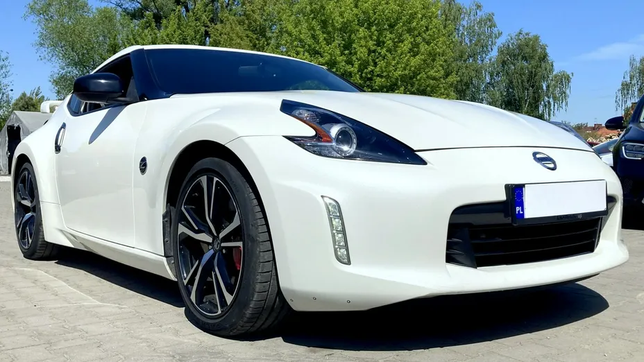 NISSAN 370 Z -