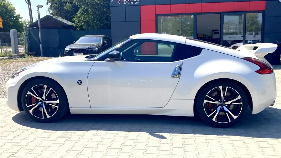 NISSAN 370 Z -