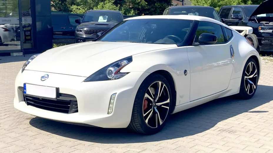 NISSAN 370 Z -