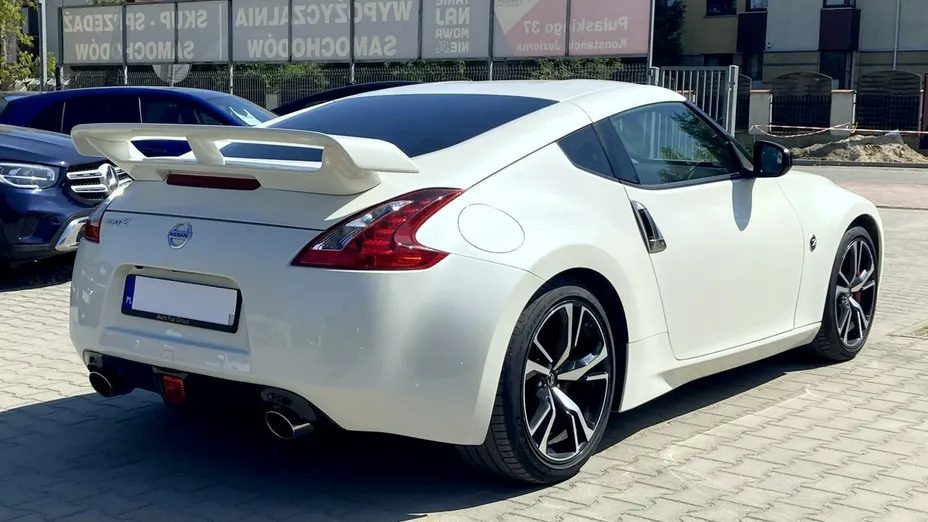 NISSAN 370 Z -