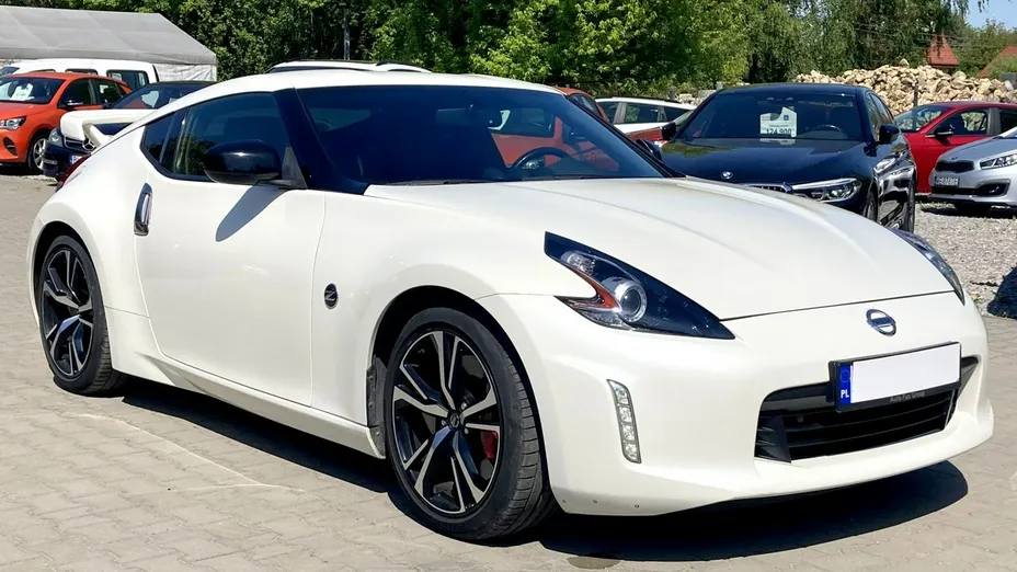 NISSAN 370 Z -