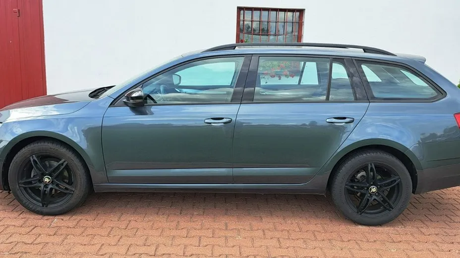 SKODA Octavia -