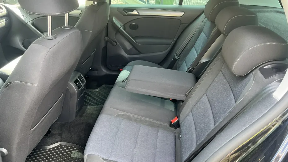 VOLKSWAGEN Golf -