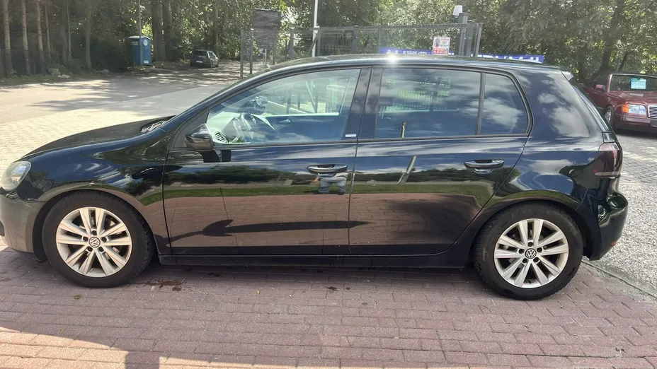 VOLKSWAGEN Golf -