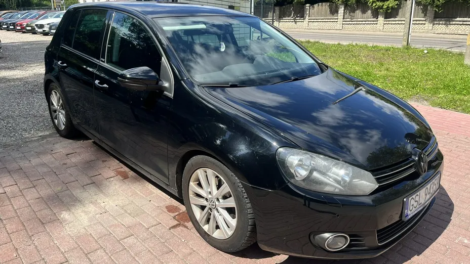 VOLKSWAGEN Golf -