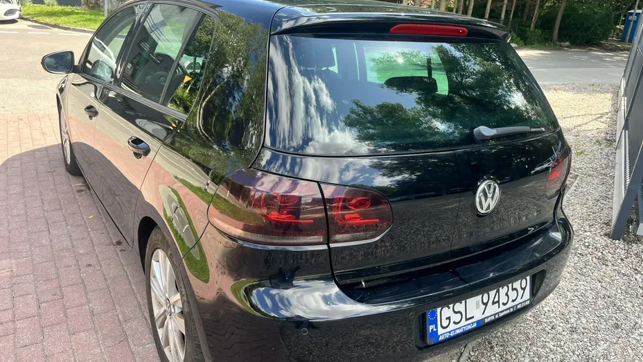 VOLKSWAGEN Golf -