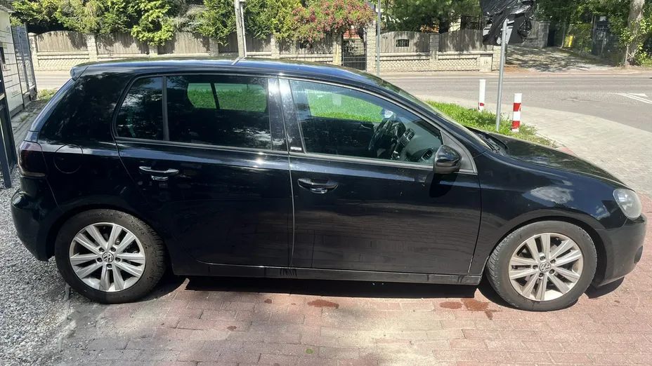 VOLKSWAGEN Golf -