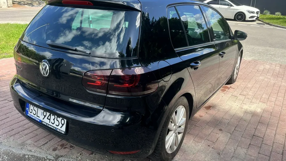 VOLKSWAGEN Golf -